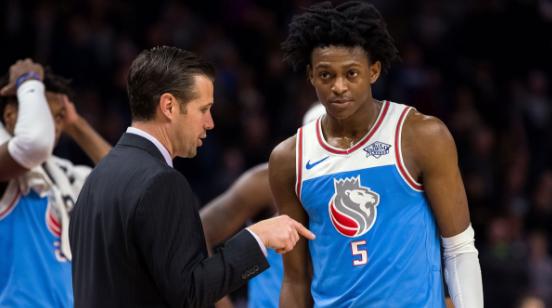 球场中场的 球场中场的